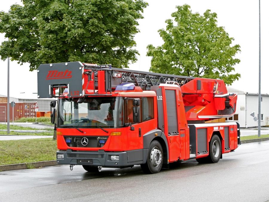  Mercedes-Benz Econic Feuerwehr by Metz 1999 года  (фото 1 из 5)